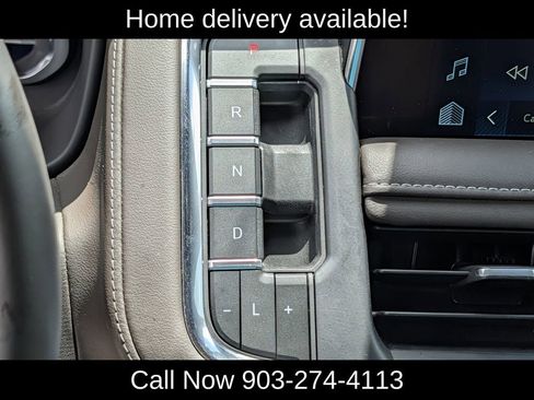 Used 2023 Chevrolet Suburban Z71 w/ Luxury Package AWD/4WD image 17