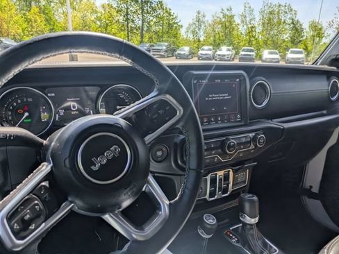 Used 2023 Jeep Wrangler Unlimited Sahara w/ Cold Weather Group AWD/4WD image 31