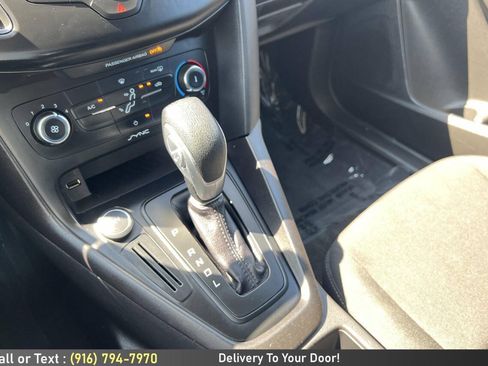 Used 2017 Ford Focus SE FWD image 19