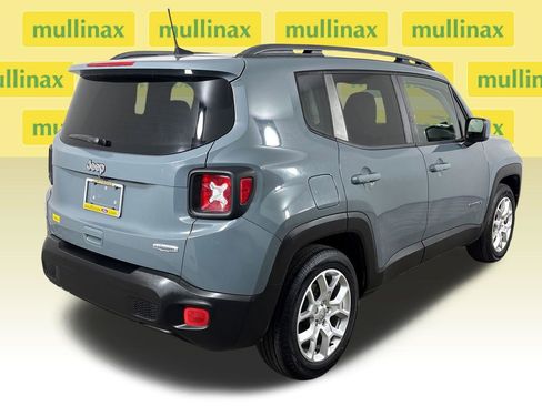 Used 2018 Jeep Renegade Latitude FWD image 4