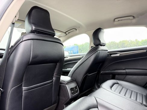 Used 2018 Ford Fusion SE w/ Equipment Group 602A FWD image 17