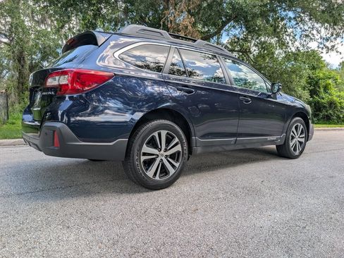 Used 2018 Subaru Outback 2.5i Limited AWD/4WD image 9