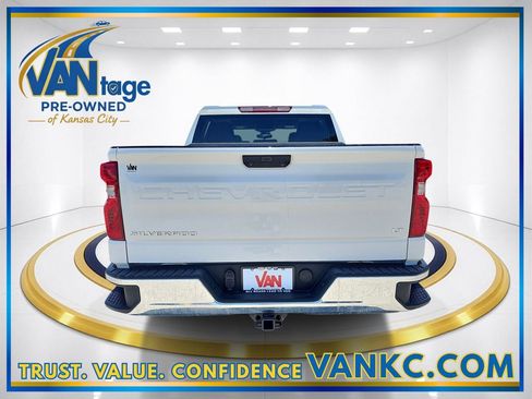 Used 2022 Chevrolet Silverado 1500 LT AWD/4WD image 7
