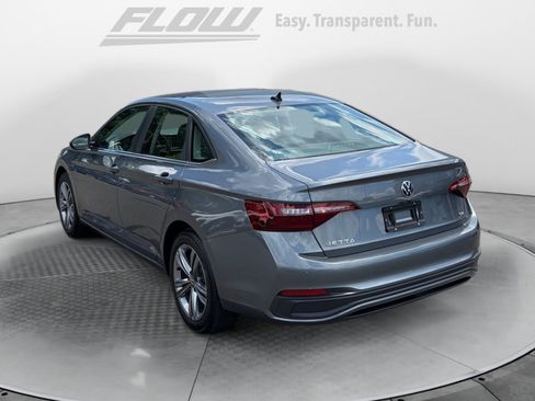 Used 2023 Volkswagen Jetta SE w/ Panoramic Sunroof Package FWD image 5