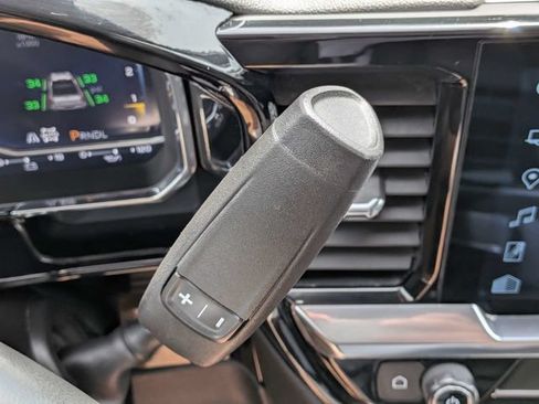 Used 2025 Chevrolet Silverado 1500 LT AWD/4WD image 25