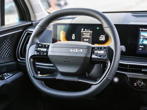 New 2026 Kia Sorento LX FWD image 17
