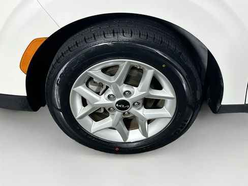 Used 2025 Kia Soul LX w/ LX Technology Package image 11
