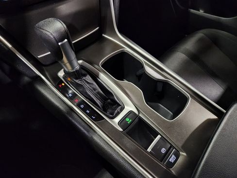 Used 2018 Honda Accord EX image 38