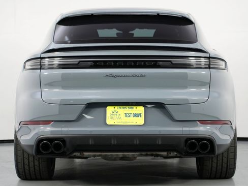 Used 2024 Porsche Cayenne Turbo image 11