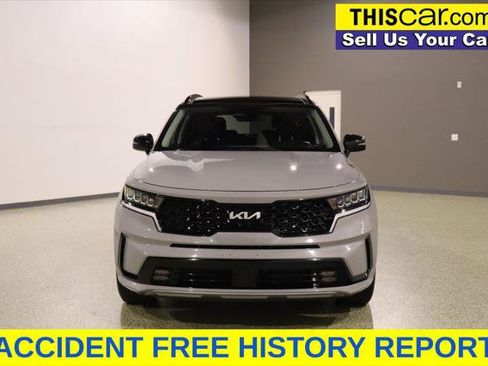 Used 2022 Kia Sorento EX w/ Panoramic Sunroof Package FWD image 3