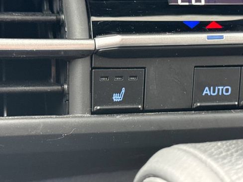 Used 2024 Toyota Sienna XSE w/ XSE Plus Package FWD image 32