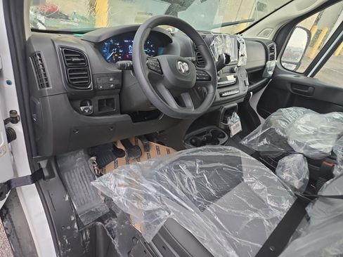 Used 2025 RAM ProMaster 2500 w/ Convenience Group image 3