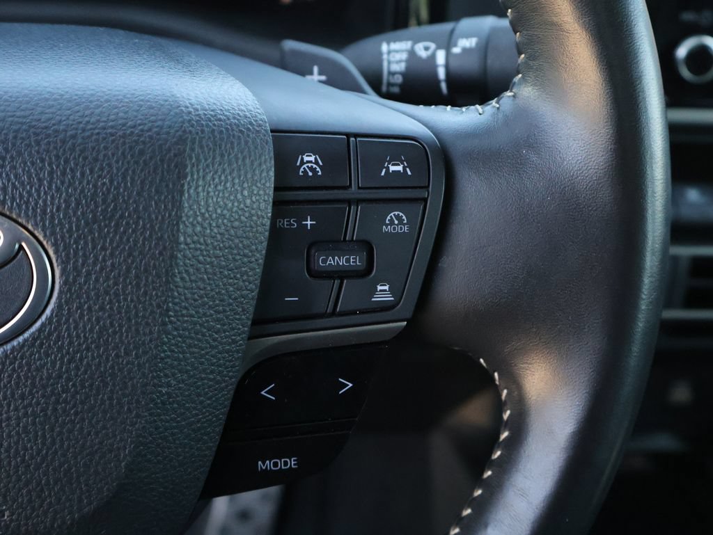 Used 2025 Toyota Camry SE FWD image 27