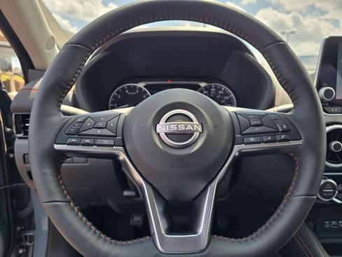 Used 2025 Nissan Sentra SR w/ SR Premium Package FWD image 23