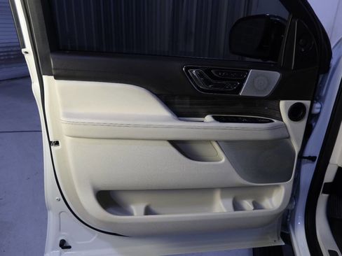 Used 2020 Lincoln Navigator Black Label w/ Cargo Convenience Package image 34