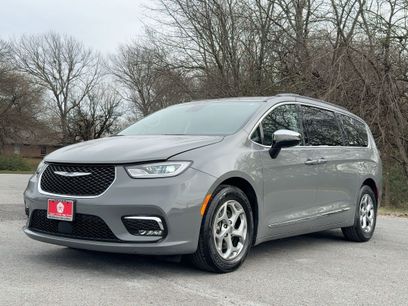 Used 2023 Chrysler Pacifica Limited