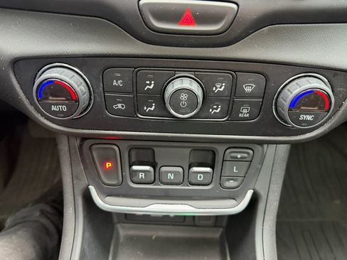 Used 2021 GMC Terrain SLE w/ Driver Convenience Package AWD/4WD image 25