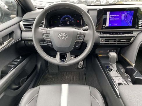 Used 2025 Toyota Camry SE w/ Convenience Package FWD image 10