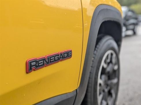 Used 2023 Jeep Renegade Trailhawk AWD/4WD image 13