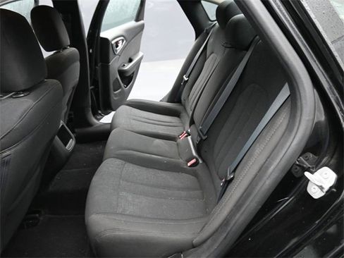 Used 2016 Chrysler 200 Limited image 11