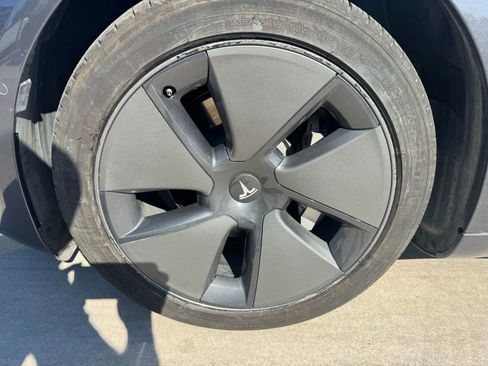 Used 2021 Tesla Model 3 Standard Range Plus image 9