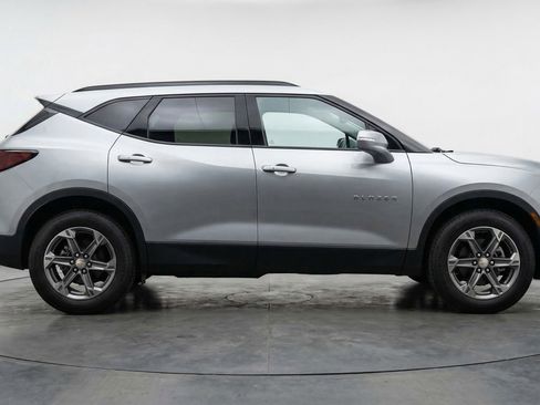 Used 2025 Chevrolet Blazer LT FWD image 11