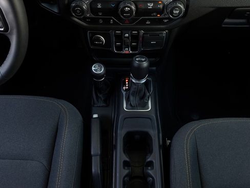 Used 2025 Jeep Wrangler Unlimited Sport AWD/4WD image 14