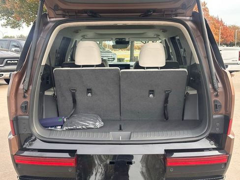 Used 2025 Hyundai Santa Fe Calligraphy image 17