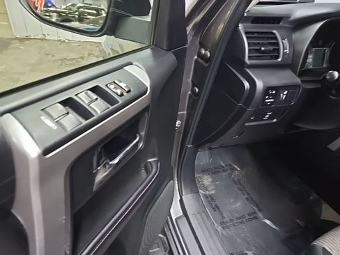 Used 2019 Toyota 4Runner SR5 AWD/4WD image 31