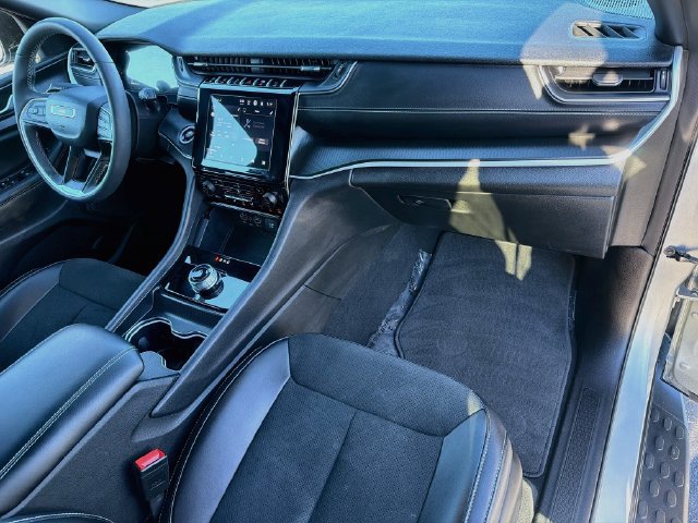 Used 2024 Jeep Grand Cherokee L Laredo RWD image 31