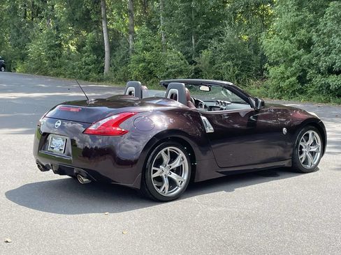 Used 2010 Nissan 370Z Touring w/ Sport Pkg RWD image 11