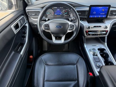 Used 2022 Ford Explorer XLT w/ Equipment Group 202A AWD/4WD image 28