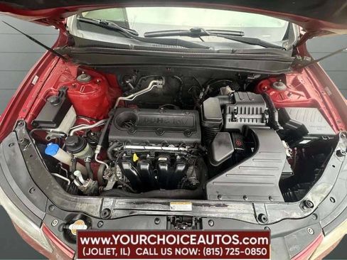 Used 2012 Hyundai Santa Fe GLS image 16