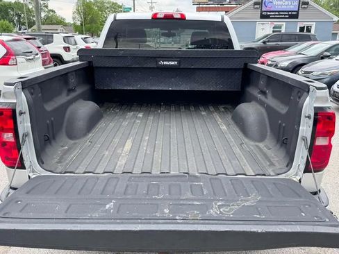Used 2018 Chevrolet Silverado 1500 Custom w/ Custom Value Package AWD/4WD image 9