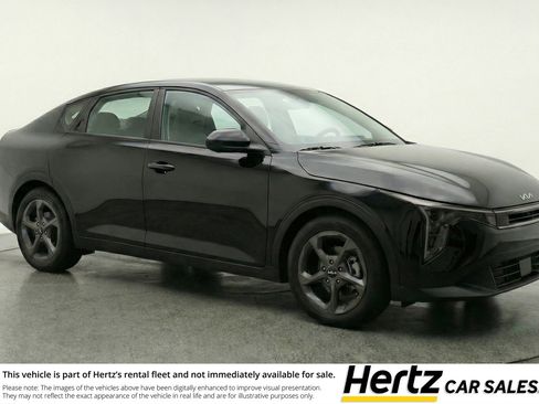 Used 2025 Kia K4 LXS image 1