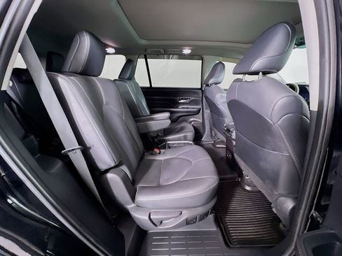 Used 2024 Toyota Grand Highlander AWD image 35