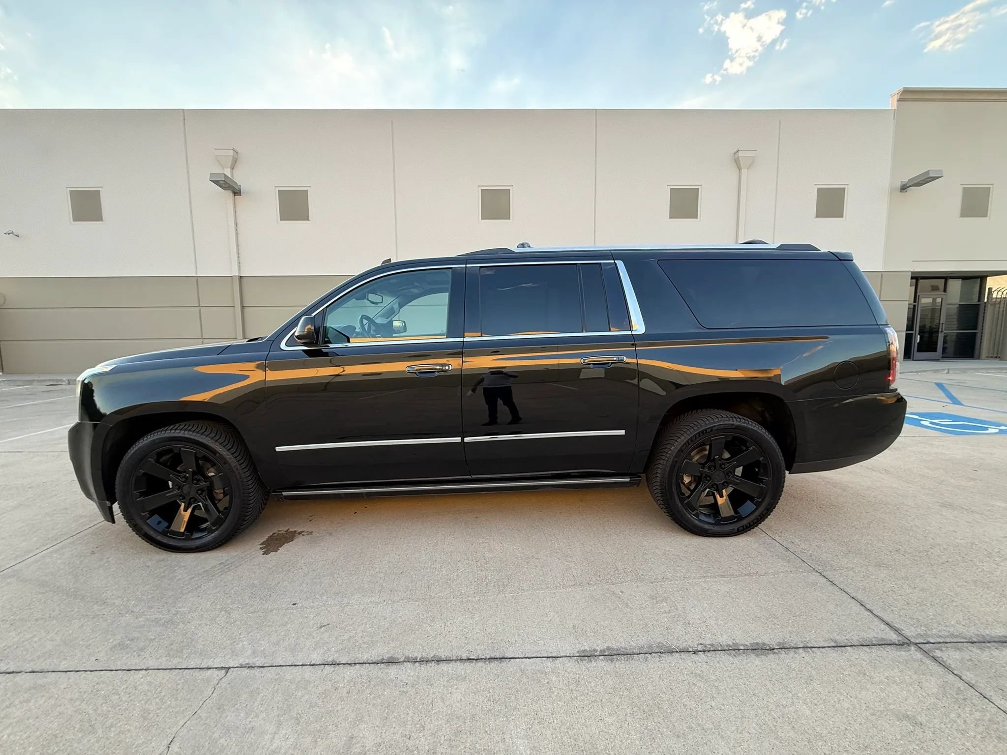 Used 2015 GMC Yukon XL Denali w/ Touring Package AWD/4WD image 9