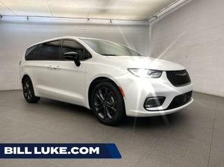 New 2026 Chrysler Pacifica Select FWD video 1