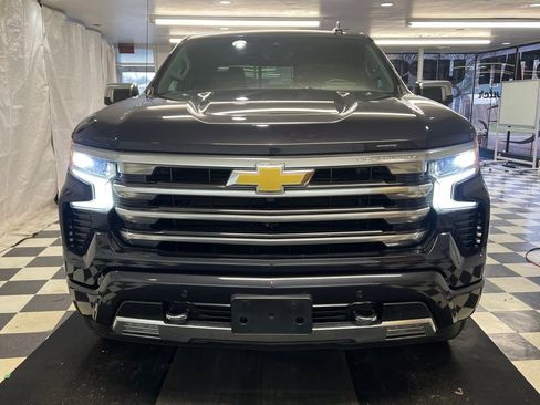 Used 2023 Chevrolet Silverado 1500 High Country w/ High Country Premium Package AWD/4WD image 2