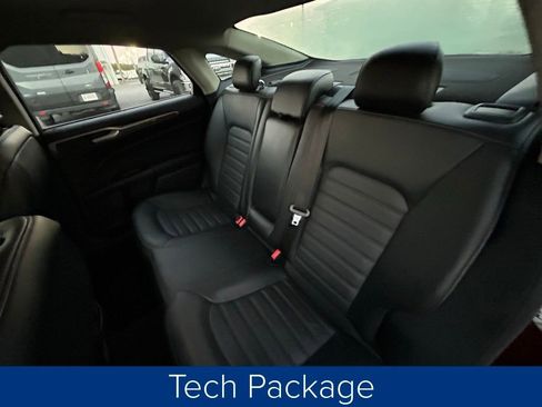 Used 2017 Ford Fusion SE w/ Fusion SE Technology Package image 17