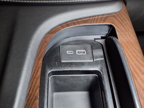 Certified 2023 Cadillac Escalade ESV Premium Luxury Platinum image 6