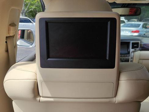 Used 2013 Lexus LX 570 4WD w/ Luxury Pkg image 13
