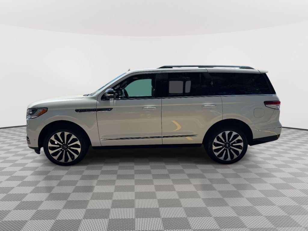 Used 2024 Lincoln Navigator Reserve AWD/4WD image 4