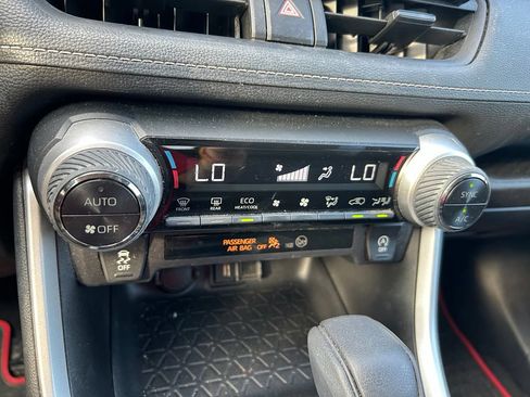 Used 2021 Toyota RAV4 XLE FWD image 27