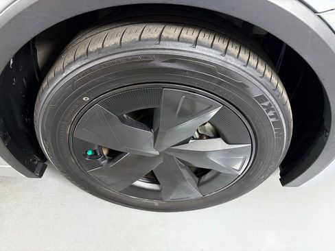 Used 2024 Toyota Prius LE image 12