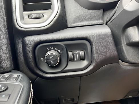 Used 2024 RAM 3500 Laramie image 40