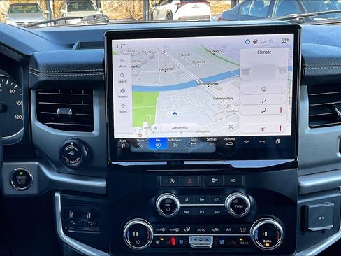 Used 2023 Ford Expedition XLT image 6