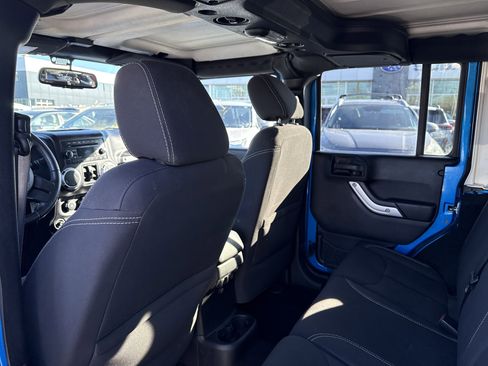 Used 2015 Jeep Wrangler Unlimited Sahara w/ Max Tow Package image 18