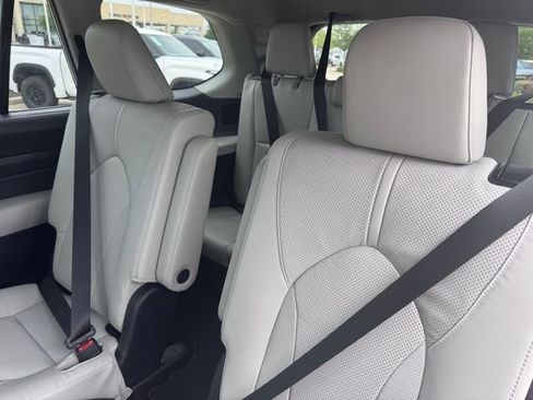 New 2026 Toyota Grand Highlander FWD image 22