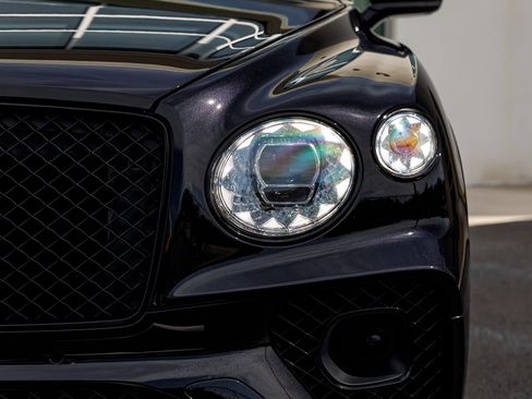 Used 2022 Bentley Bentayga image 11